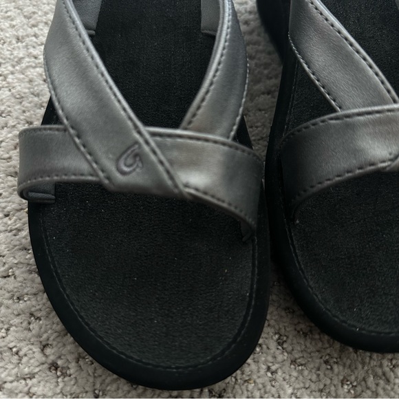 OluKai Women's Metallic Silver and Black Sandals - Picture 9 of 12